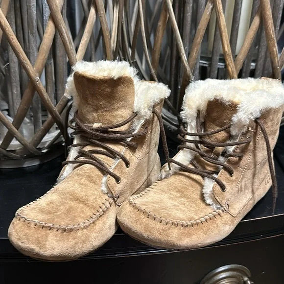 Ugg fur lace up boots - Picture 2 of 5